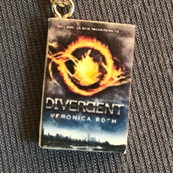 Divergent by Veronica Roth Handmade Literature Necklace, Book Cover, 3 Birds - Picture 3 of 16